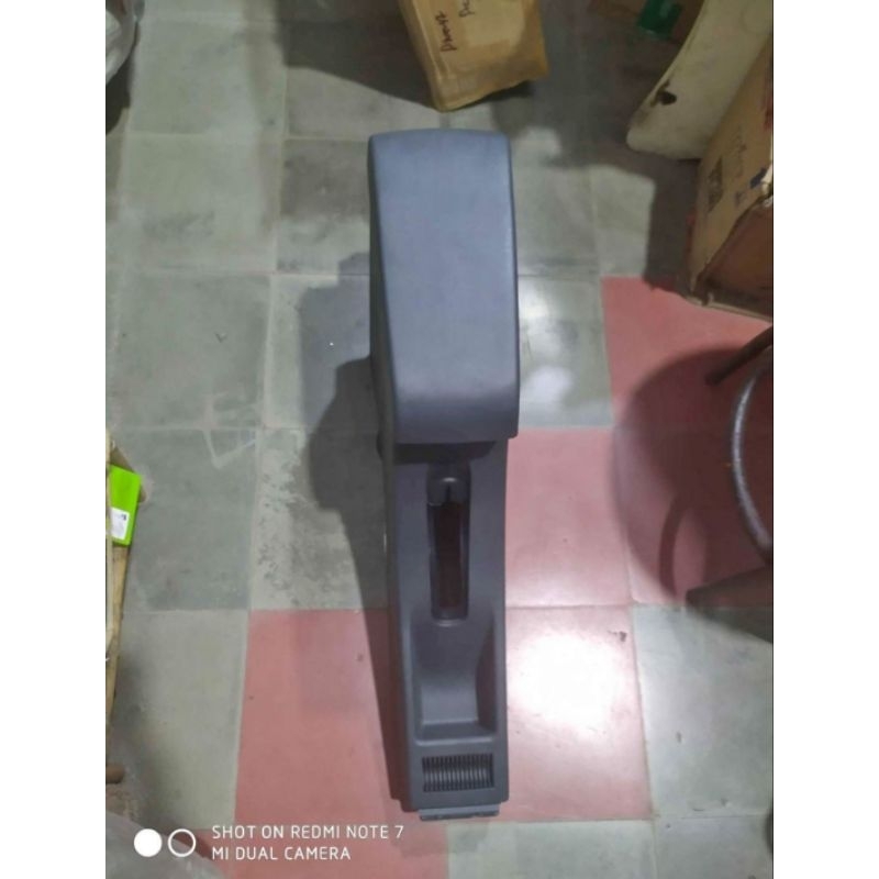 consule box mobil agya baru