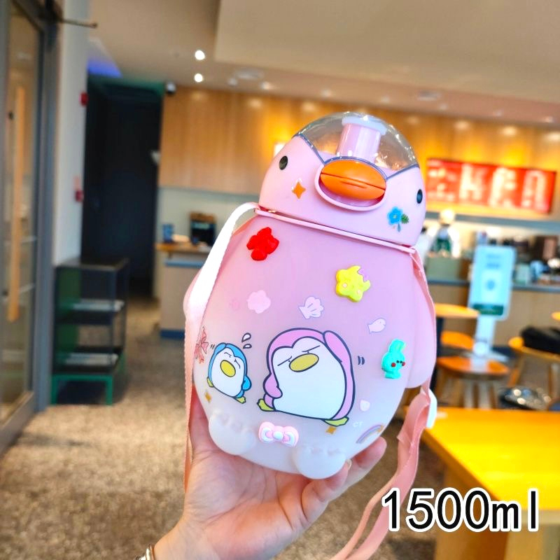 Botol Minum Anak Plastik 1500ml Karakter Penguin Tali Sedotan Sticker