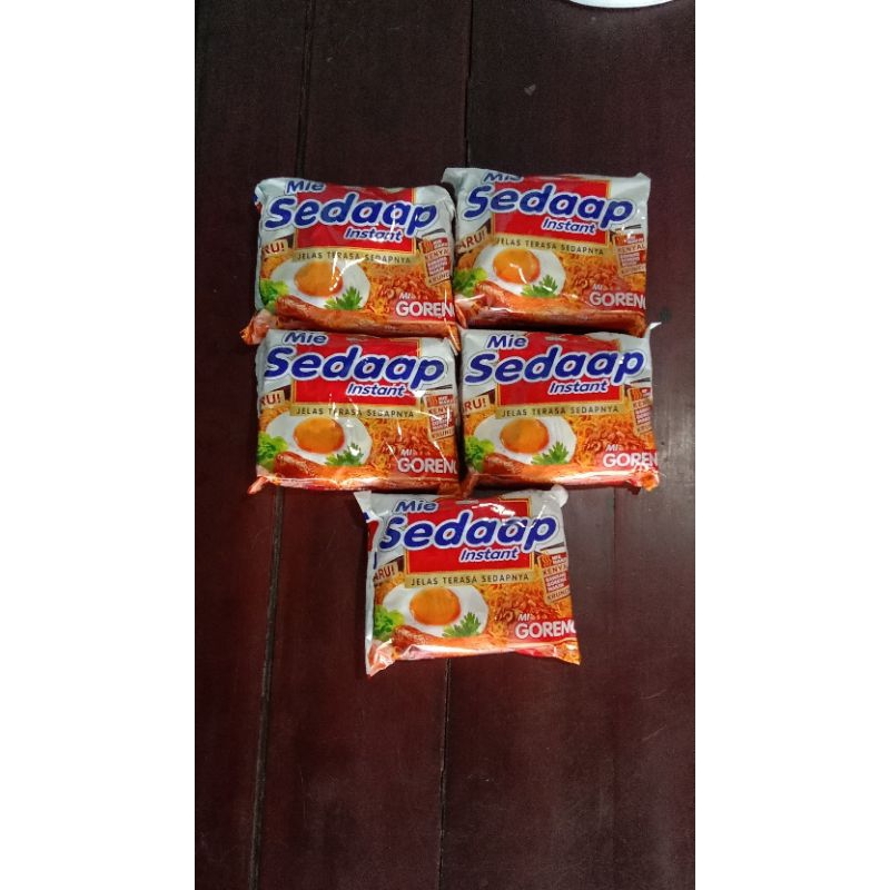 

mie sedap goreng (1 paket isi 5 pcs)