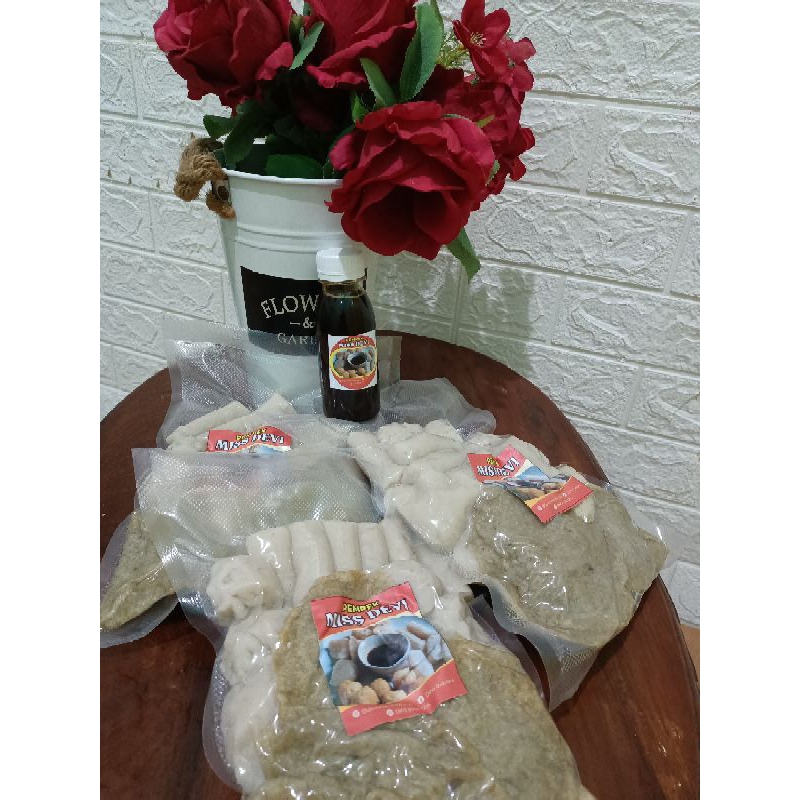 

pempek campur isi 30 buah