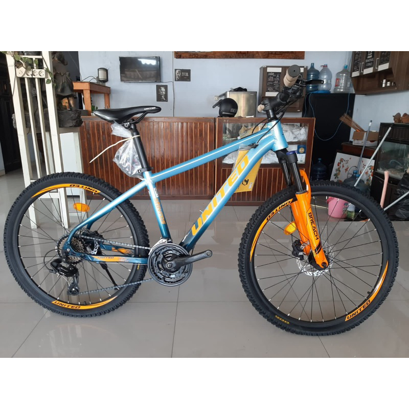 SEPEDA GUNUNG / MTB 26 Inch UNITED STAVROS 3 x 8 SPEED ALLOY HYDRAULIC DISCBRAKE