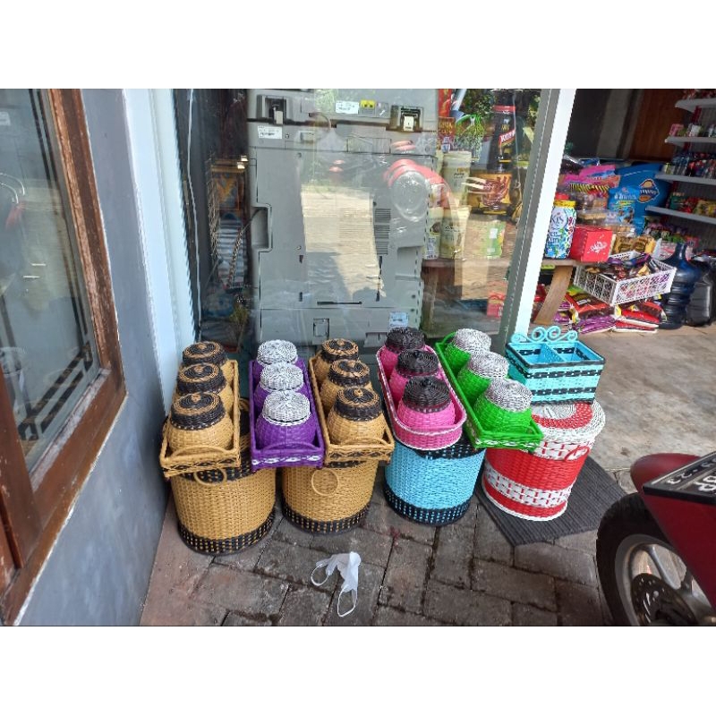 Toples anyaman rotan sintesis. Toples lebaran unik. Toples lebaran aestetik