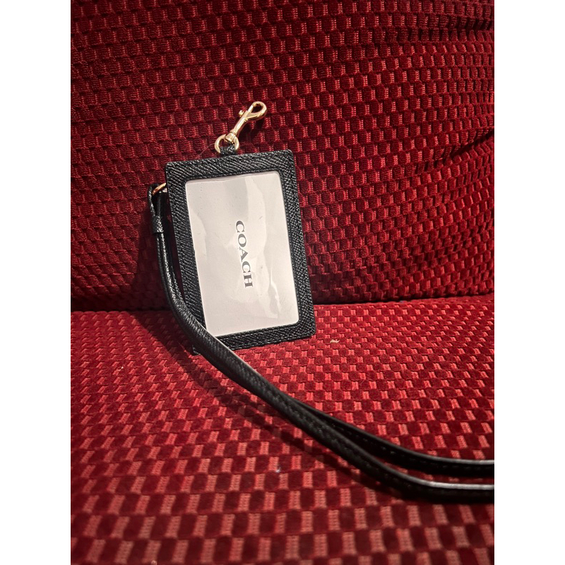 

**sold out** lanyard coach warna hitam Craftcrossgrain leather, this lanyard features an ID window, plus two card slots at the back.