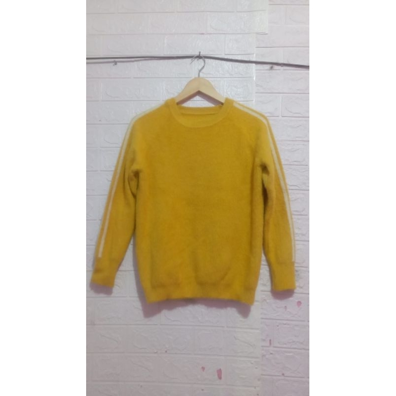 Sweater rajut bulu fuzzy