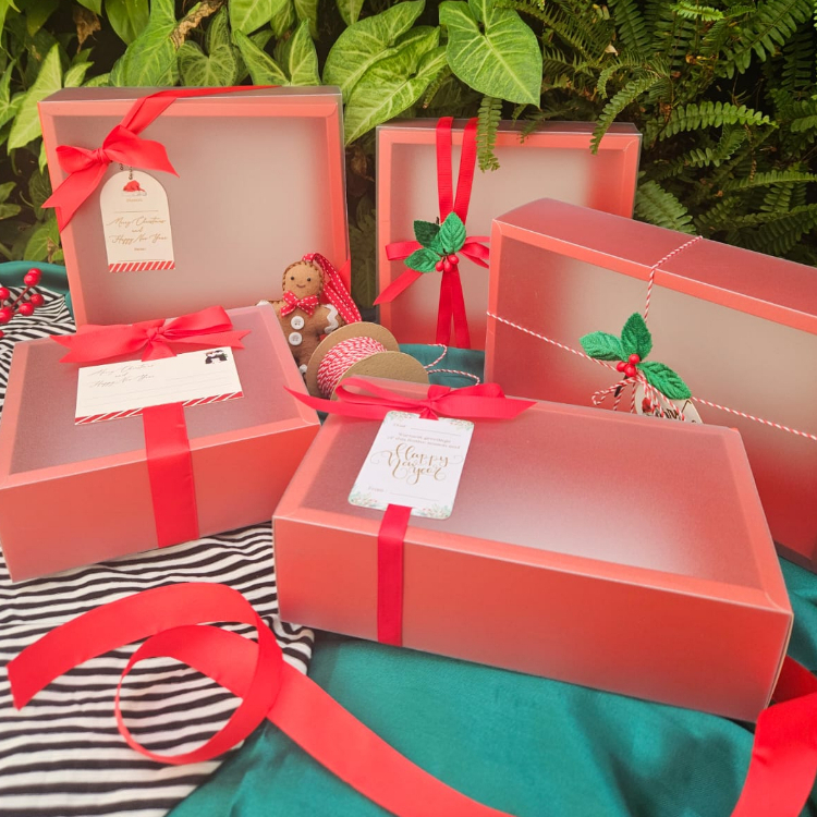 

UK. 22X12X7 CM BOX KUE MERAH MIKA BURAM COCOK UNTUK NATAL IMLEK