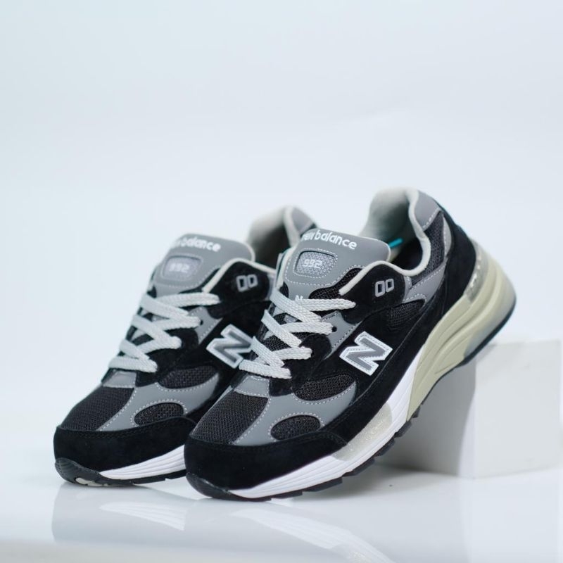 SEPATU NB 992 BLACK WHITE GREY