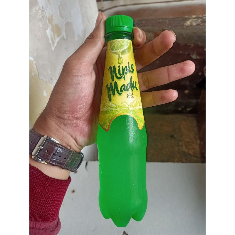 

Minuman Bersoda Nipis Madu Dari Mayora kemasan Botol 330 ml