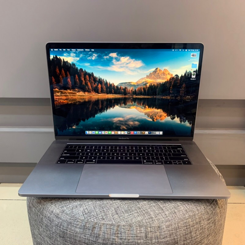 Macbook Pro 15inch 2018 Touchbar i7 16/512GB dual vga