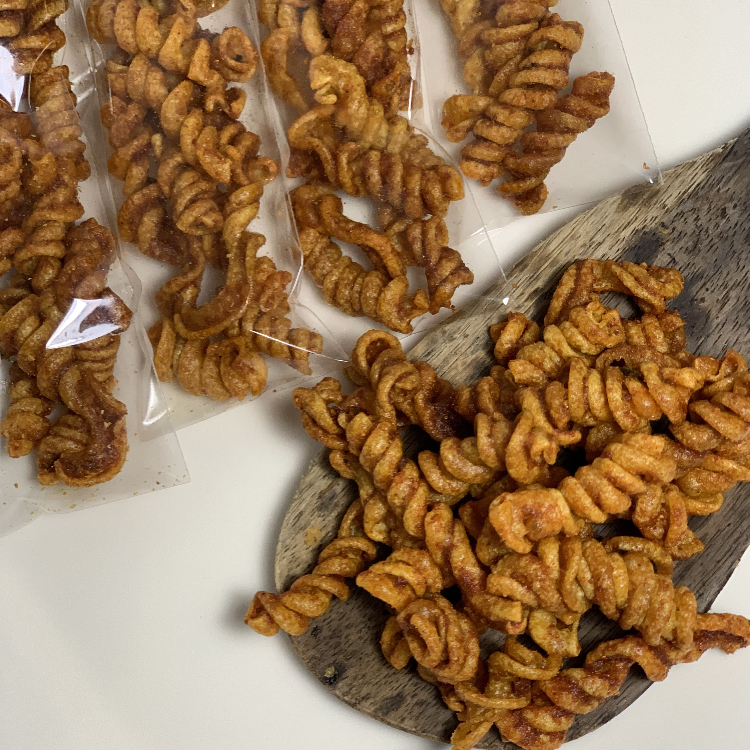 

Jajan Cemilan Murah Makaroni Spiral Pedas Daun Jeruk - Cemilan Murah Serba Duaribu