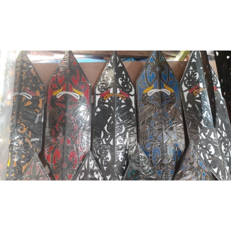 Tameng/perisai ukir dayak ukuran besar