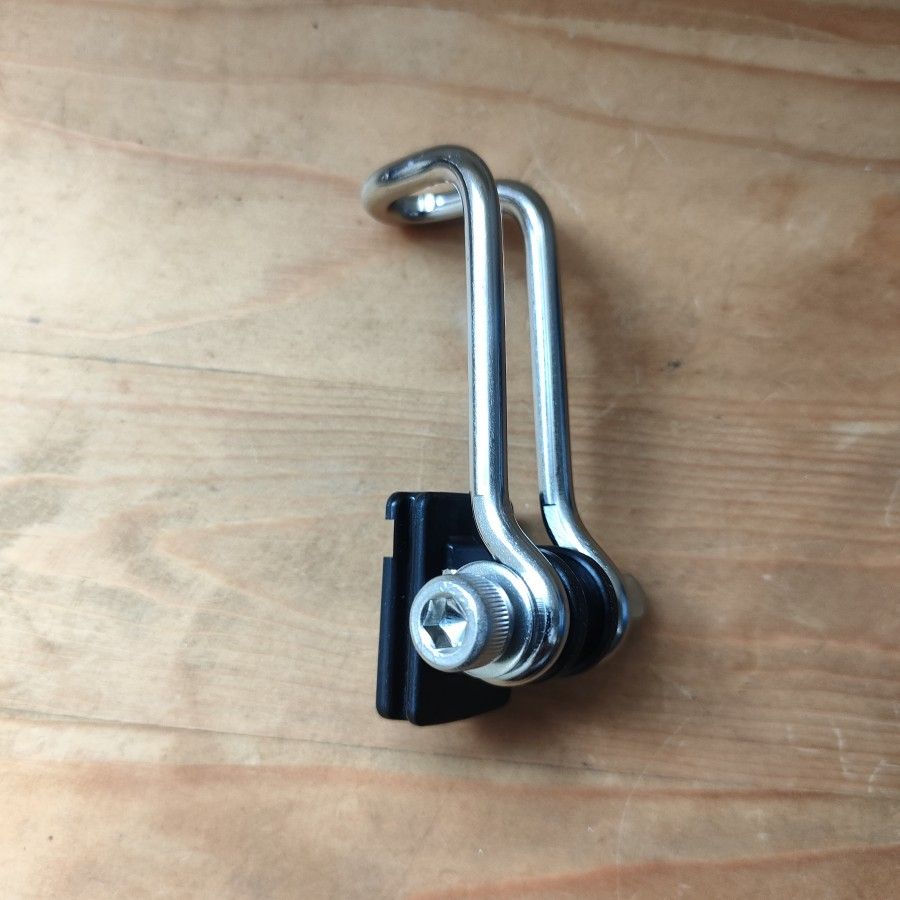 cat eye bracket lampu - cateye braket lamp front lamp depan sepeda