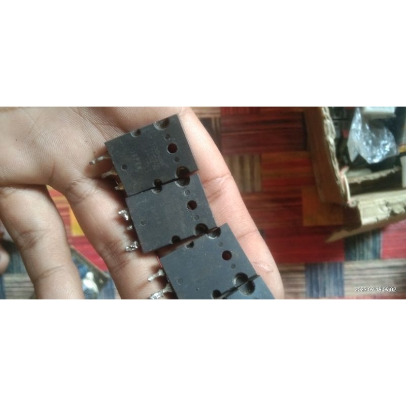 TRANSISTOR TOSHIBA 2SC5200 C5200 PINCANG CABUTAN POWER TOA