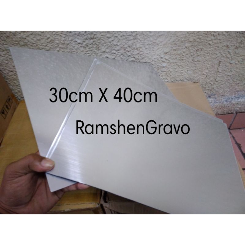 

HenJO Gravoply Gold/Hairline/Bahan Nama Dada/Name Tag/30x40cm Tebal 1.5mm