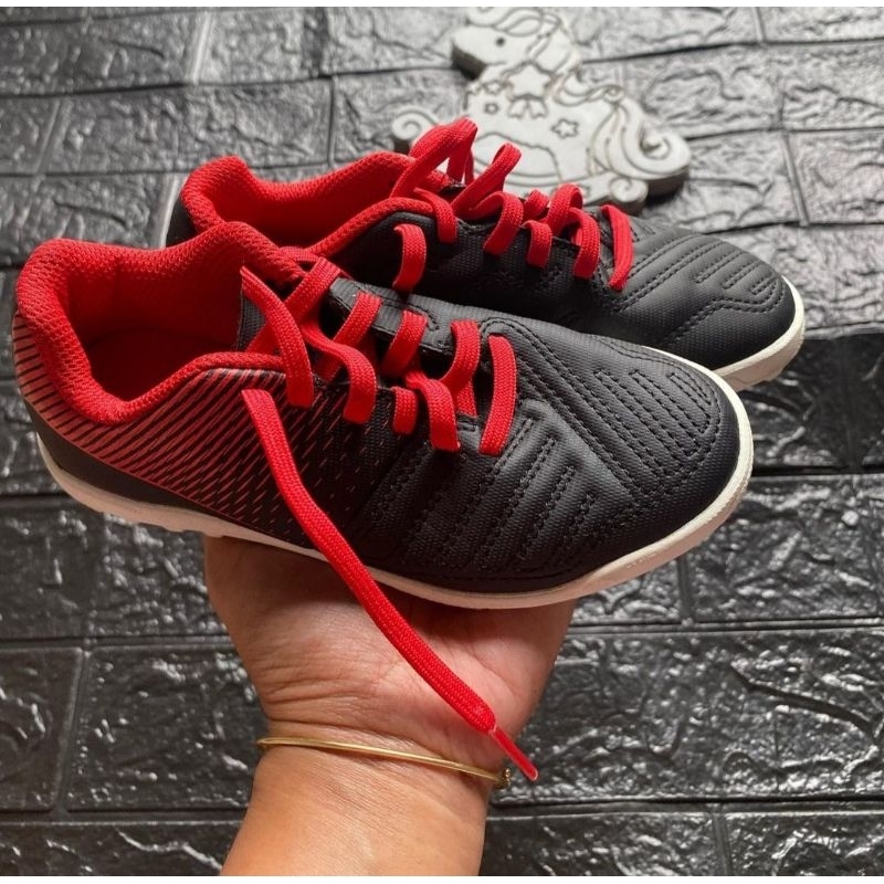 Sepatu Bola DECATHLON (Like New) Size 28