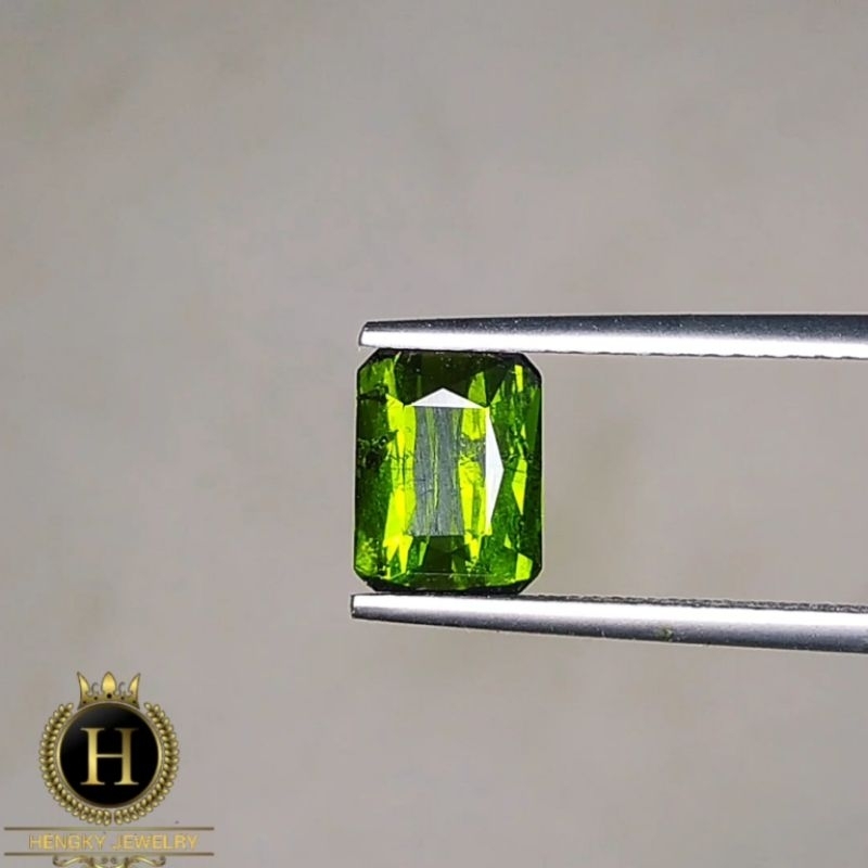 Batu Green Tourmaline Fuel Luster