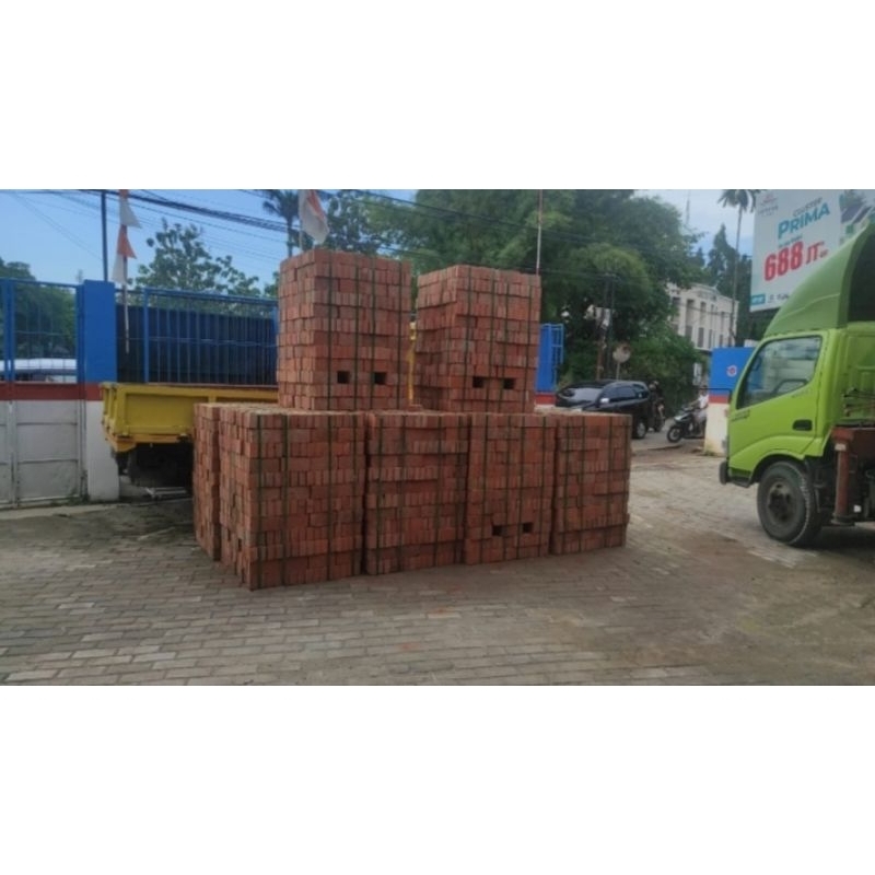 BATA MERAH JUMBO 20x10x5