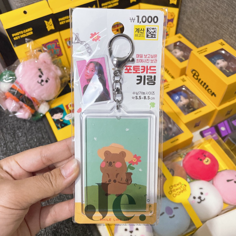 [READY] DAISO ACRYLIC CLEAR PHOTOCARD HOLDER