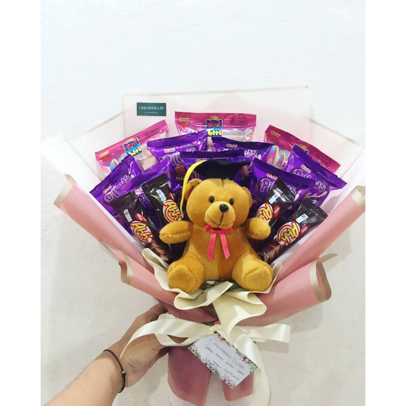 

A2 | BucKet Snack BISA DIKIRIM DIHARI YANG SAMA | Bucket Wisuda boneka