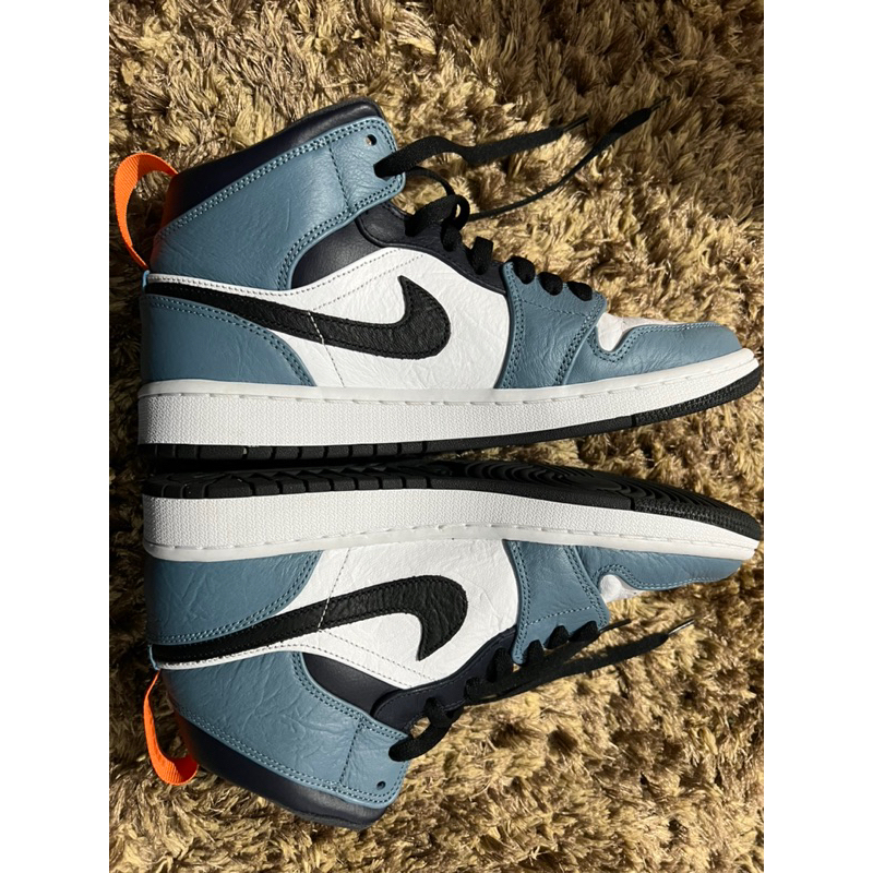 Air Jordan 1 Mid SE Fearless Facetasm