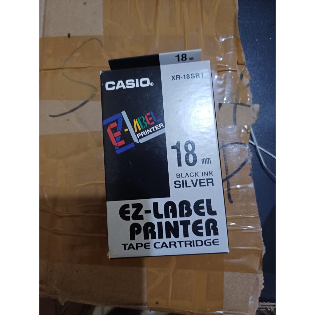 

Pita Label casio XR-18SR1 18mm Black Ink Silver /casio 18mm