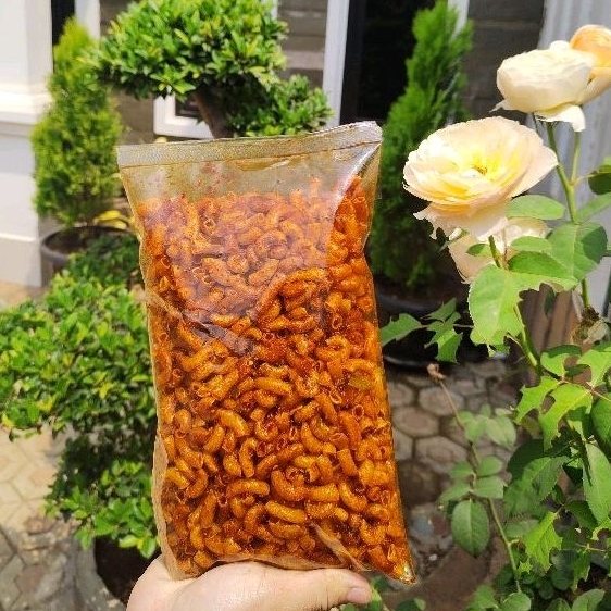 

Makaroni pedas daun jeruk isi 500gram