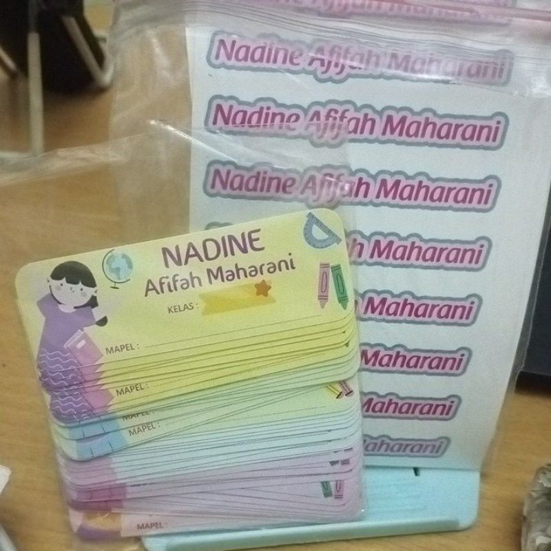 

Label nama dan cutting sticker Nadine Afifah Maharani
