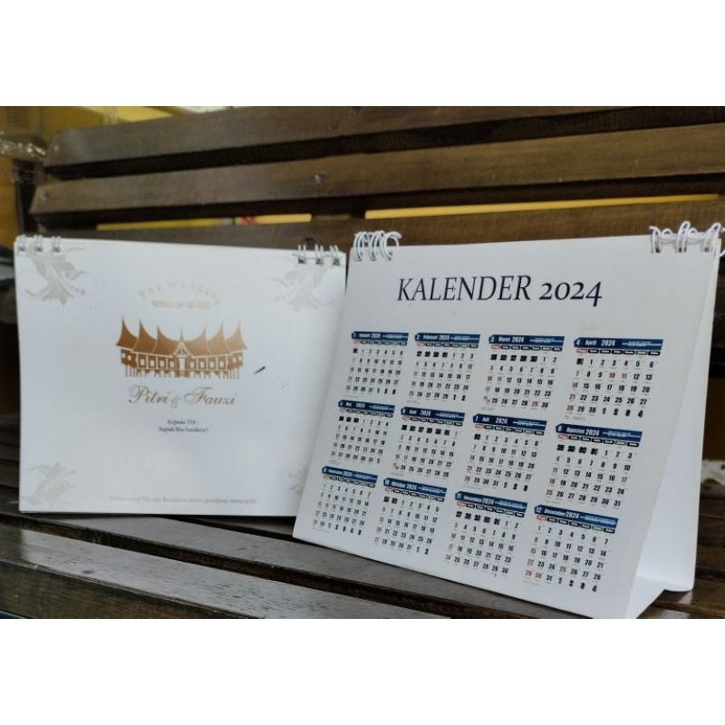 Undangan Pernikahan Kalender Duduk 2024