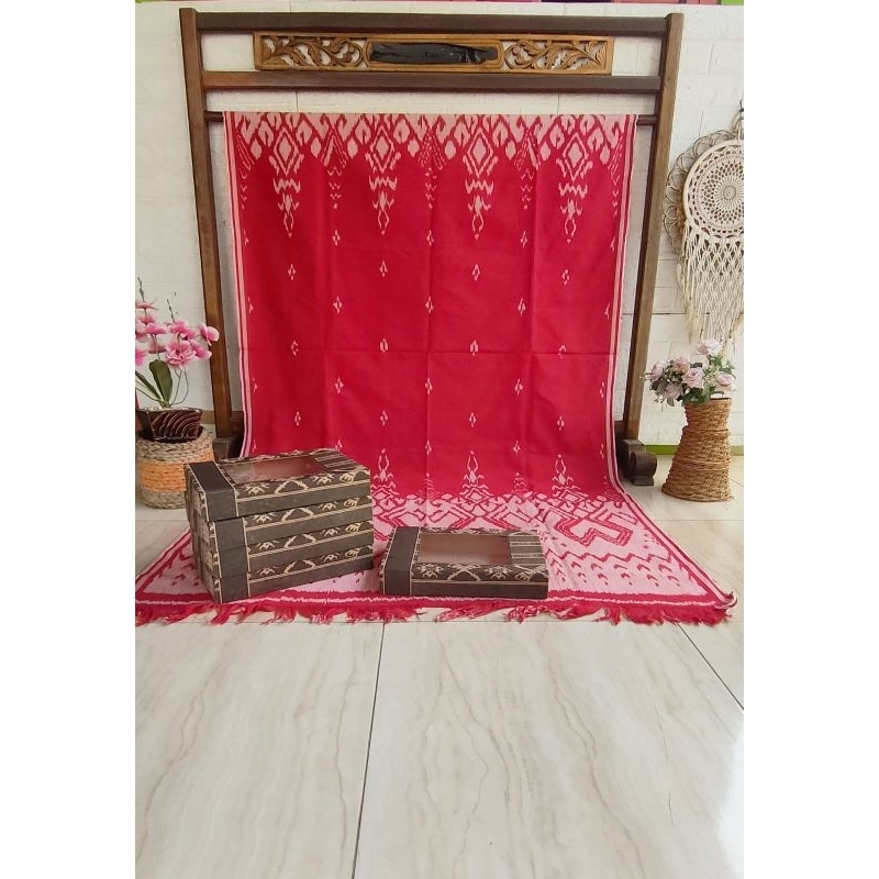 KAIN TENUN ETNIK NUSANTARA,KAIN TENUN BLANKET TRADISIONAL TROSO JEPARA,KAIN TENUN MERAH, DRESSCODE N