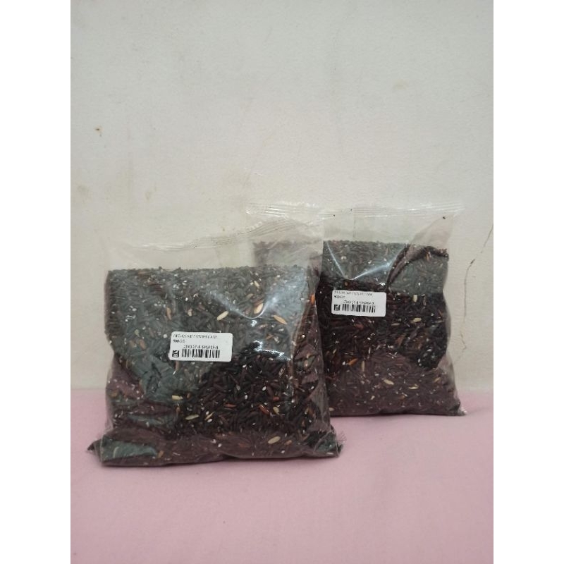 

BERAS KETAN ITEM KEMASAN 1/2KG