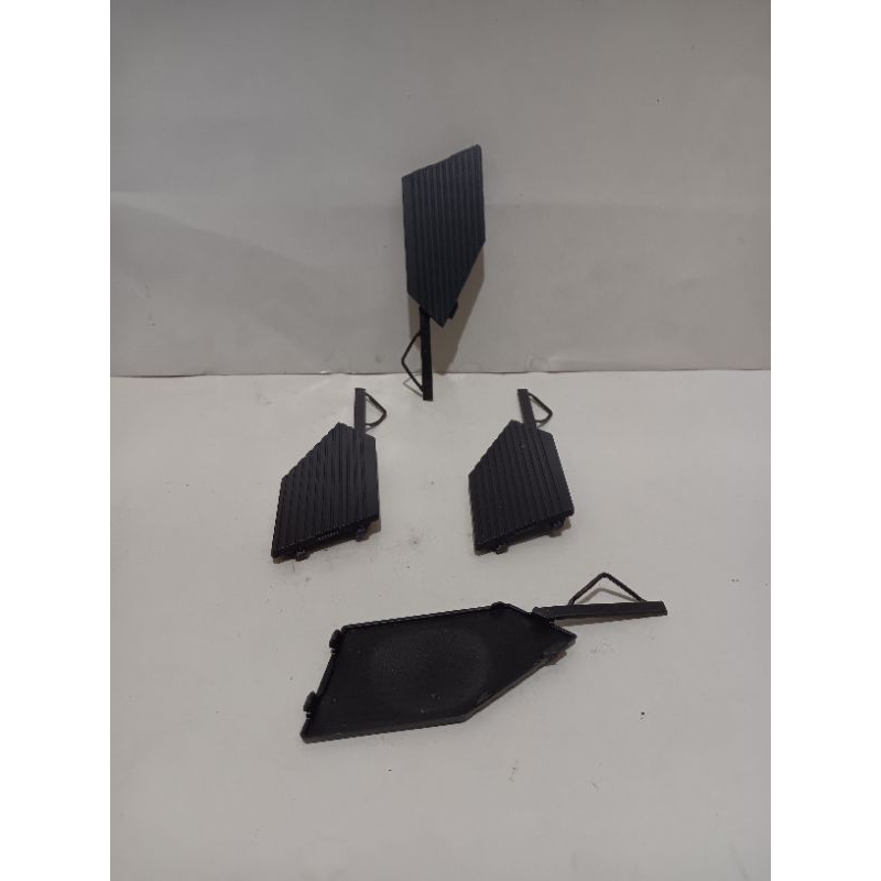 tutup derek bemper towing belakang xenia 2022 - 2023