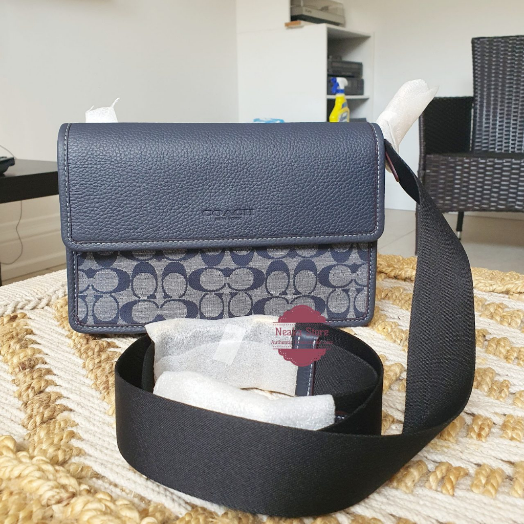 Tas Pria Turner Flap Crossbody In Signature Chambray ch828 denim