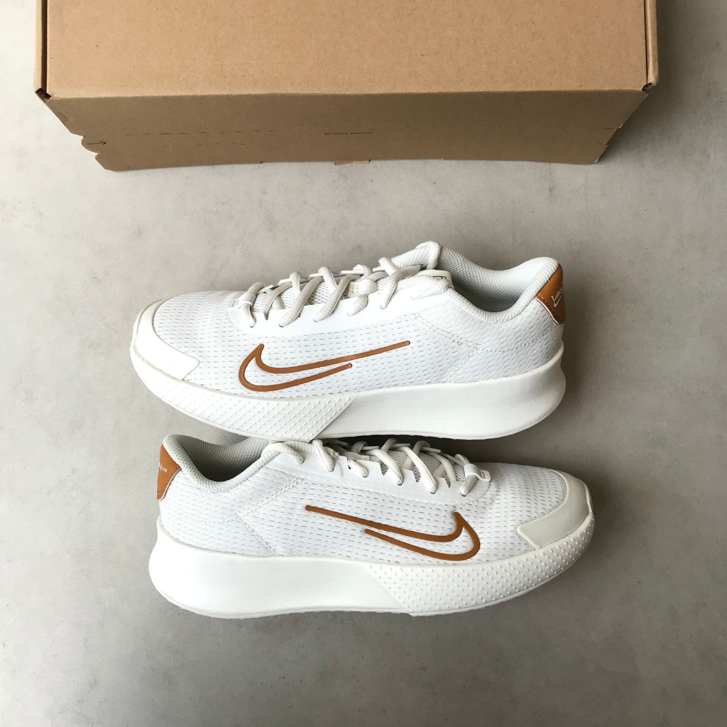 NikeCourt Vapor Lite 2 HC Sail Desert Ochre (W)