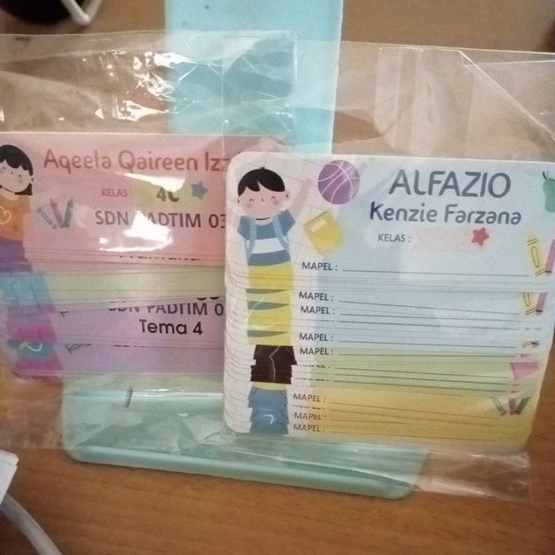 

Label nama Aqeela Qaireen dan Alfazio Kenzie