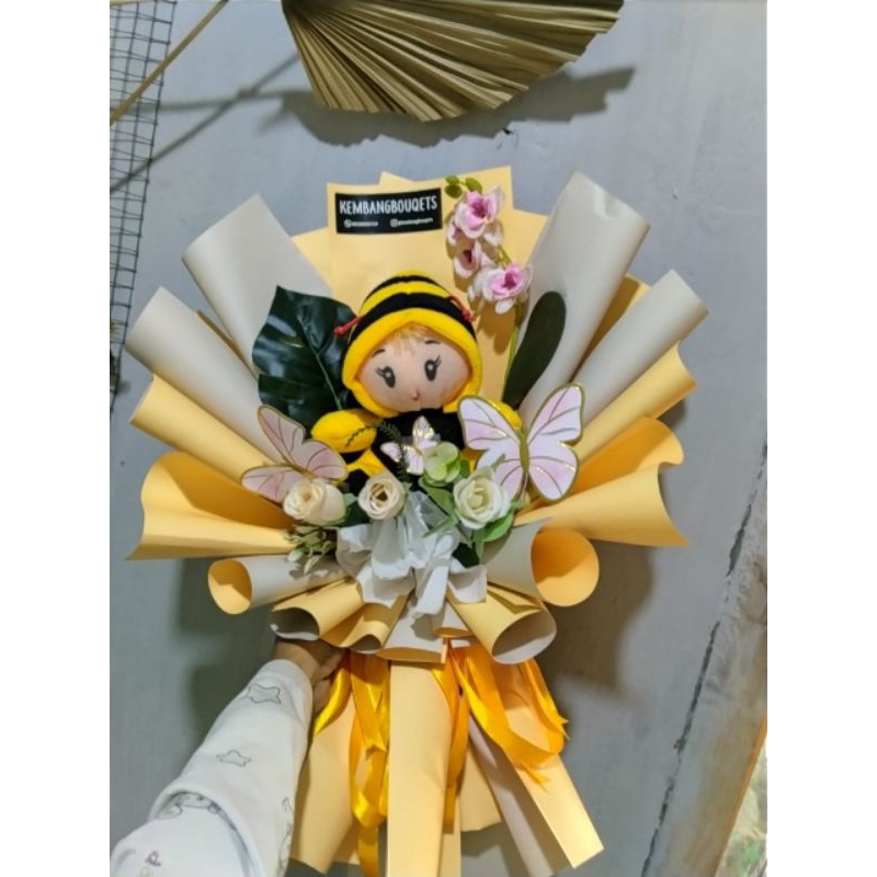 

boneka wisuda