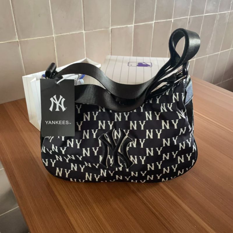 SLINGBAG NY MLB JACQUARD HOBO BAG MONOGRAM