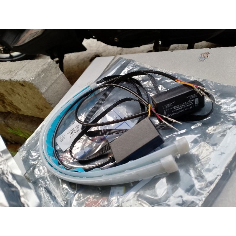 LAMPU ALIS RUNNING UKURAN 30CM BUAT MOTOR ATAU MOBIL MODUL LUAR