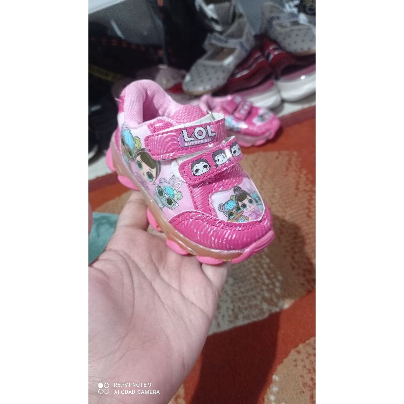 SEPATU. LED LOL