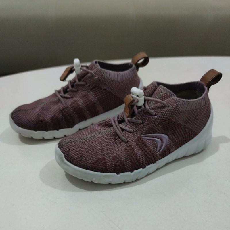 Sepatu Sneakers Kets Clarks Kids Anak