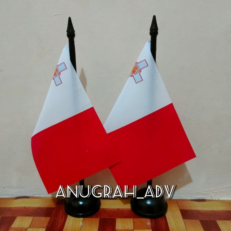 

tiang kayu bendera meja MALTA