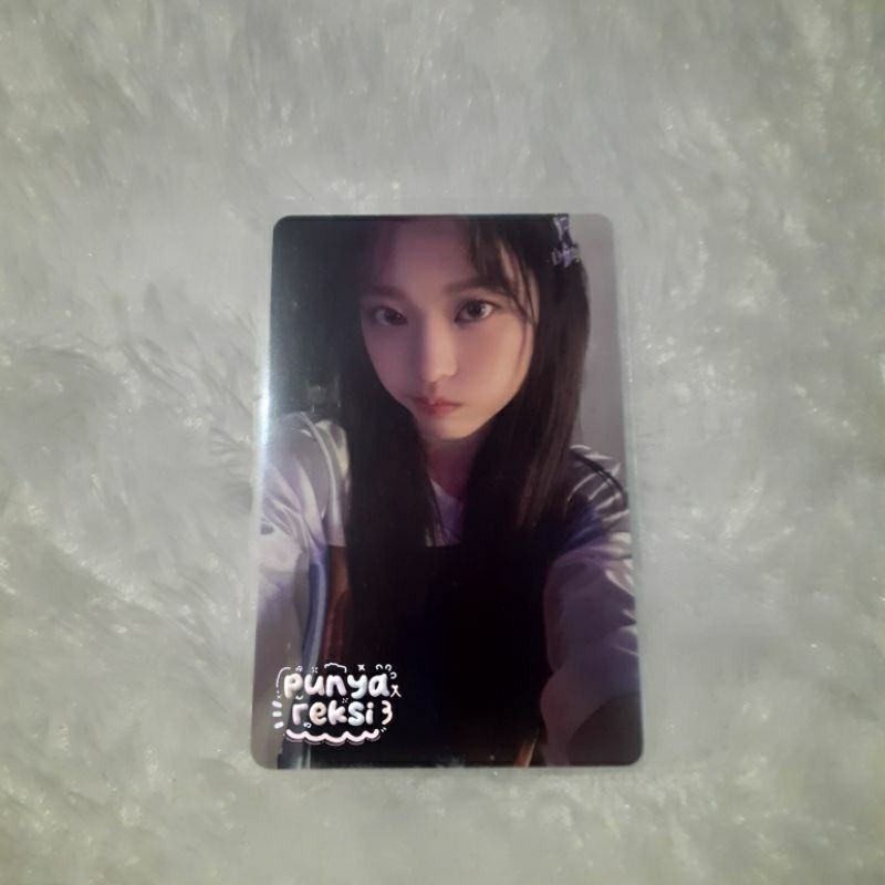 [ADA DAMAGE KETEKUK POJOK] WTS PC PHOTOCARD HAERIN BUNNY BEACH BAG GROUP VER.