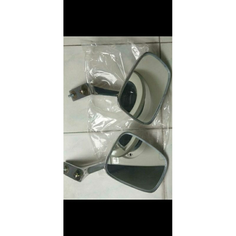 spion mobil retro dipintu