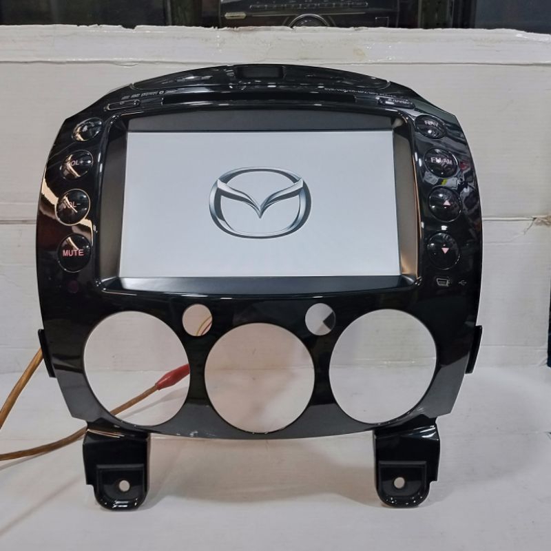 Head unit original Mazda 2