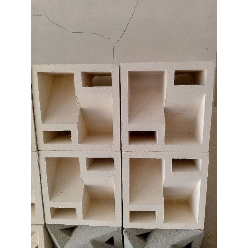 roster beton minimalis,roster beton motif,roster warna putih