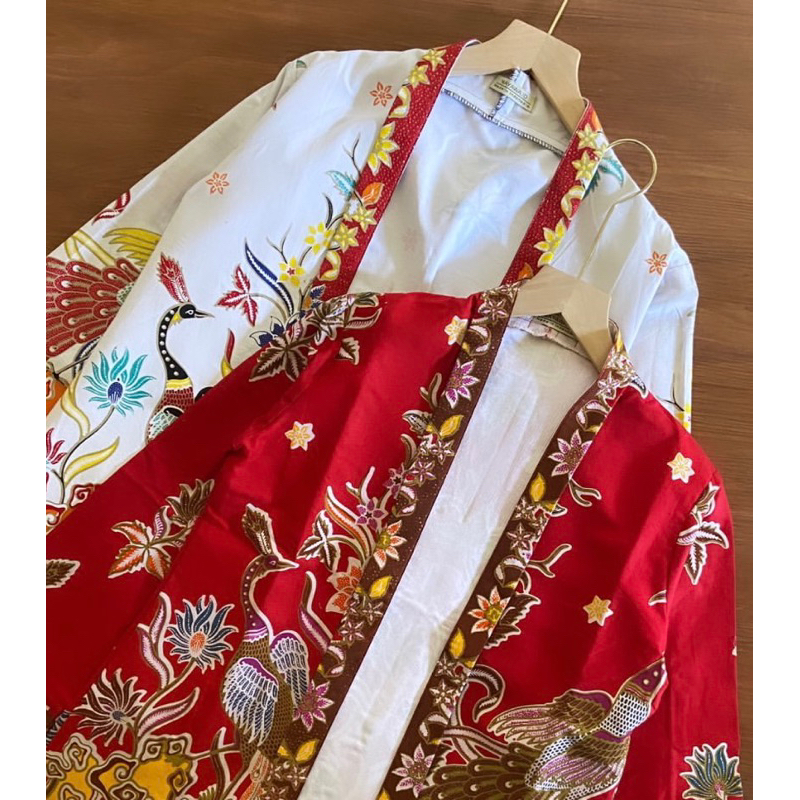 Batik Nayawa Safiyya Outer Batik Modern Outer Batik Motif Merak Merah Putih Atasan Batik Outer Wanit