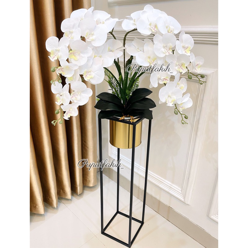 Bunga Anggrek latex teball sudah rangkai dengan pot pelastik/ bunga anggrek rangkai