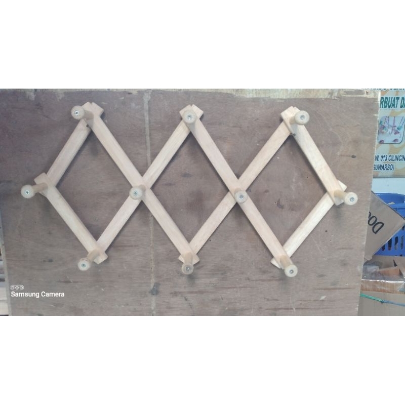 gantungan jilbab kayu gantungan lipat kayu gantungan serba guna