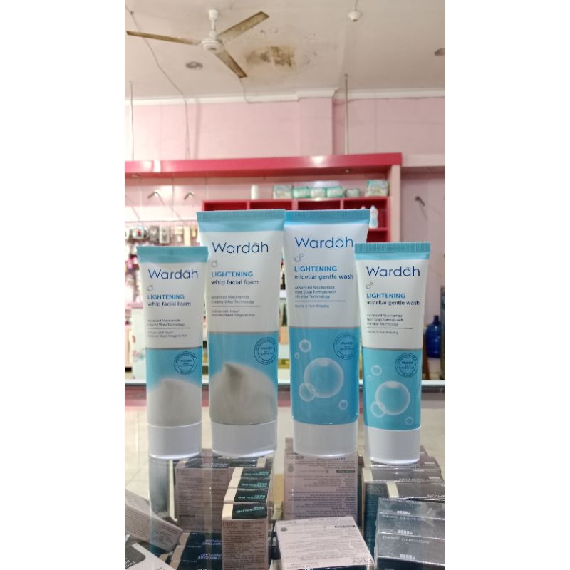Facial wash wardah lightening