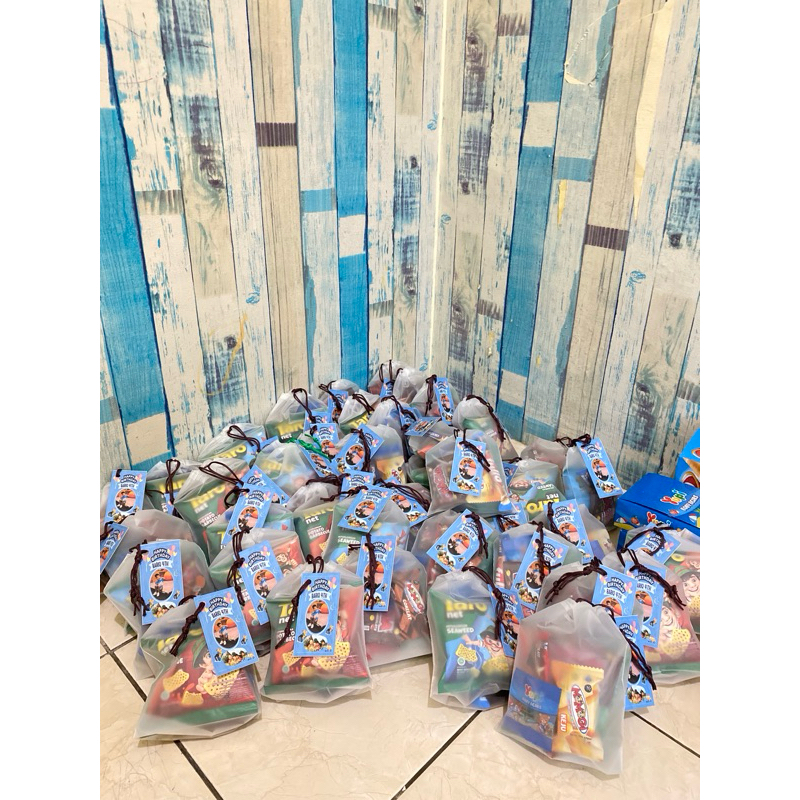 

Snack ulang tahun anak / paket snack / souvenir ulang tahun free hangtang sesuai tema ucapan