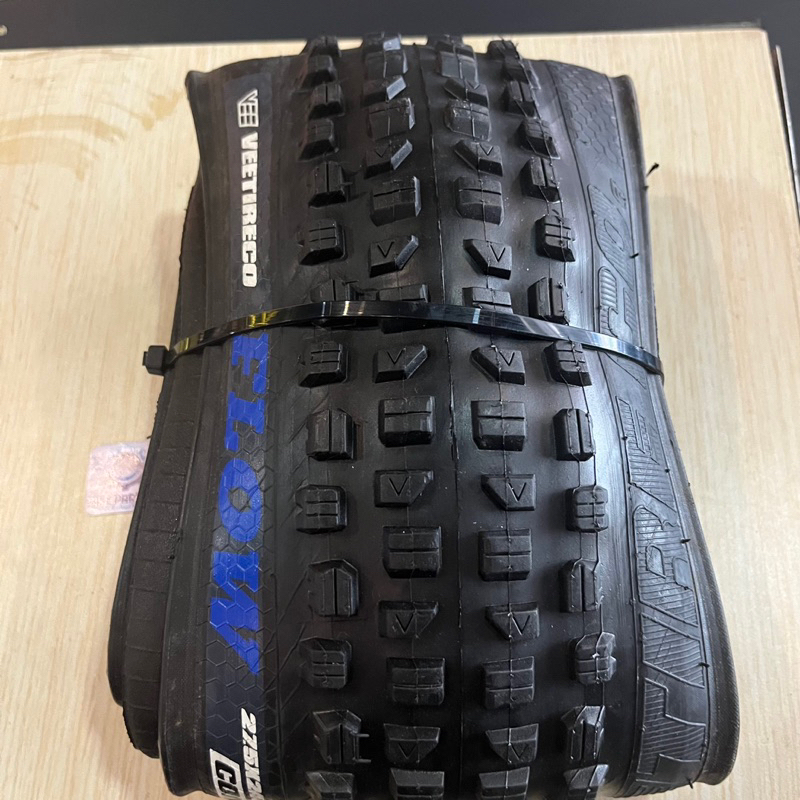 Ban Luar Vee Tire Flow 27.5 x 2.40 Kevlar. Tubeless