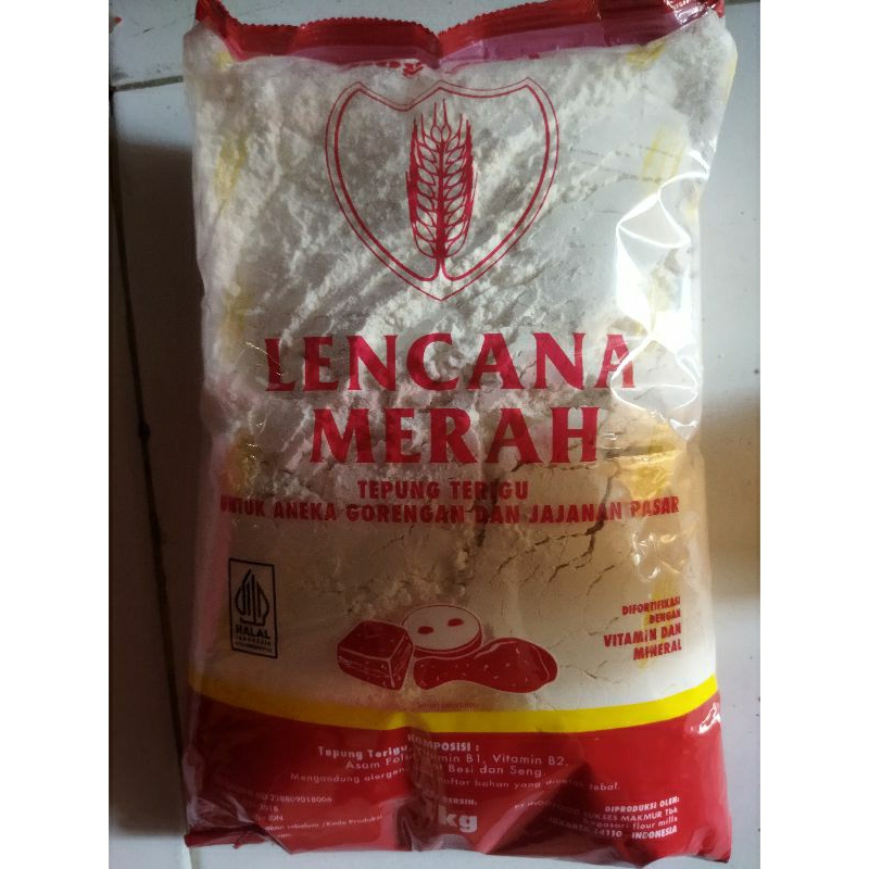 

Tepung terigu Bogasari lencana merah 1 kg